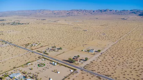 View/Area - 4999 Sungold Ave, Joshua Tree, CA 92252 photo 8 of 9