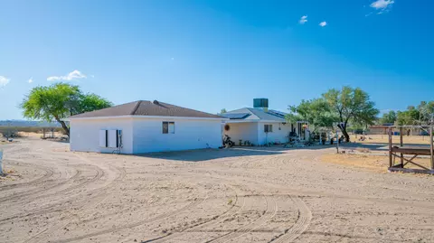 Exterior - 4999 Sungold Ave, Joshua Tree, CA 92252 photo 22 of 45