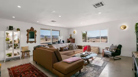Living - 4999 Sungold Ave, Joshua Tree, CA 92252 photo 4 of 5