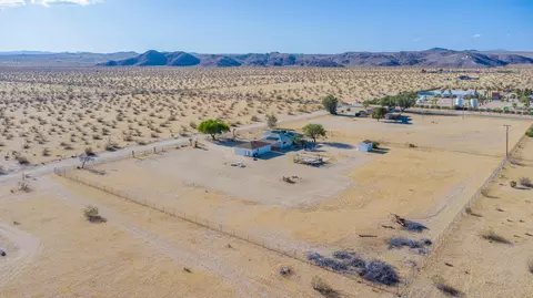 View/Area - 4999 Sungold Ave, Joshua Tree, CA 92252 photo 5 of 9
