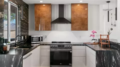 Kitchen - 4999 Sungold Ave, Joshua Tree, CA 92252 photo 3 of 12