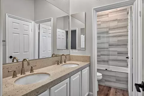 Bath - 49101 Escalante St, Indio, CA 92201 photo 3 of 5