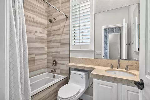 Bath - 49101 Escalante St, Indio, CA 92201 photo 4 of 5