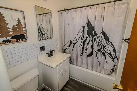Bath - 945 Greenway Dr, Big Bear City, CA 92314 photo 2 of 2