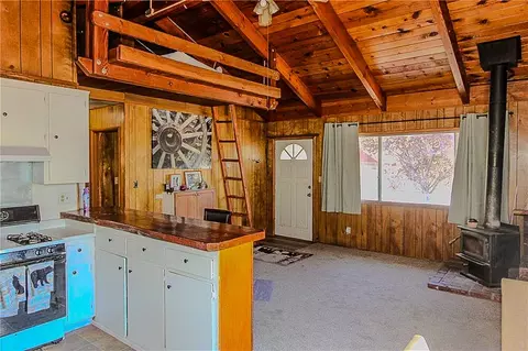 Kitchen - 945 Greenway Dr, Big Bear City, CA 92314 photo 4 of 8