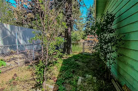 Exterior - 945 Greenway Dr, Big Bear City, CA 92314 photo 11 of 13