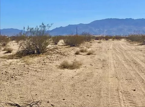 5310 Lazy Joe Ave, Twentynine Palms, CA 92277