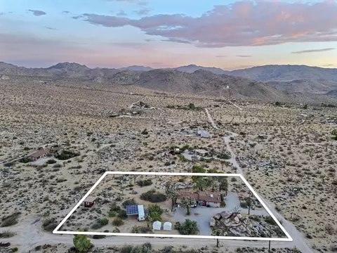 View/Area - 8427 Rock Haven Rd, Joshua Tree, CA 92252 photo 2 of 7