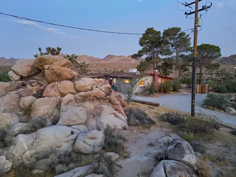 Exterior - 8427 Rock Haven Rd, Joshua Tree, CA 92252 photo 4 of 20
