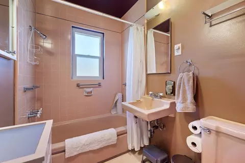 Bath - 8427 Rock Haven Rd, Joshua Tree, CA 92252 photo 1 of 2