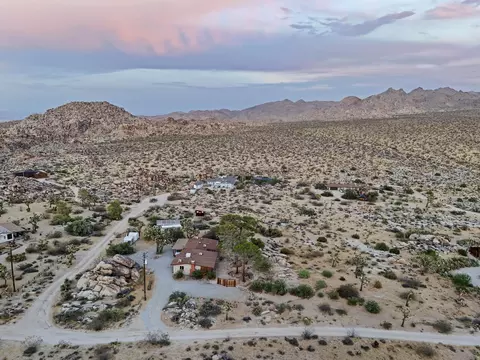 View/Area - 8427 Rock Haven Rd, Joshua Tree, CA 92252 photo 4 of 7