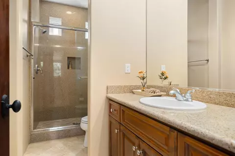 Bath - 81942 Elynor Ct, La Quinta, CA 92253 photo 4 of 5