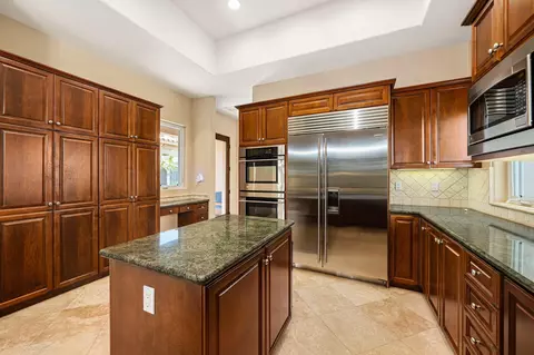 Kitchen - 81942 Elynor Ct, La Quinta, CA 92253 photo 3 of 4