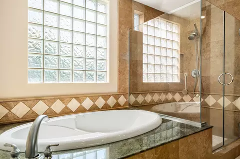 Bath - 81942 Elynor Ct, La Quinta, CA 92253 photo 3 of 5