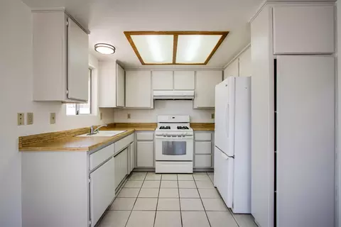 Kitchen - 7028 Tamarisk Ave, Yucca Valley, CA 92284 photo 1 of 2