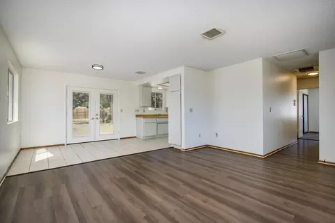 Living - 7028 Tamarisk Ave, Yucca Valley, CA 92284 photo 1 of 2