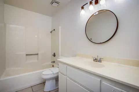 Bath - 7028 Tamarisk Ave, Yucca Valley, CA 92284 photo 1 of 1
