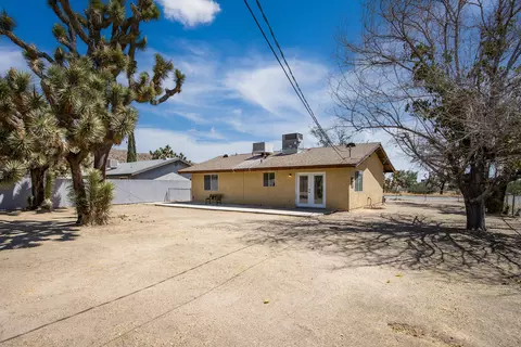 Exterior - 7028 Tamarisk Ave, Yucca Valley, CA 92284 photo 6 of 10