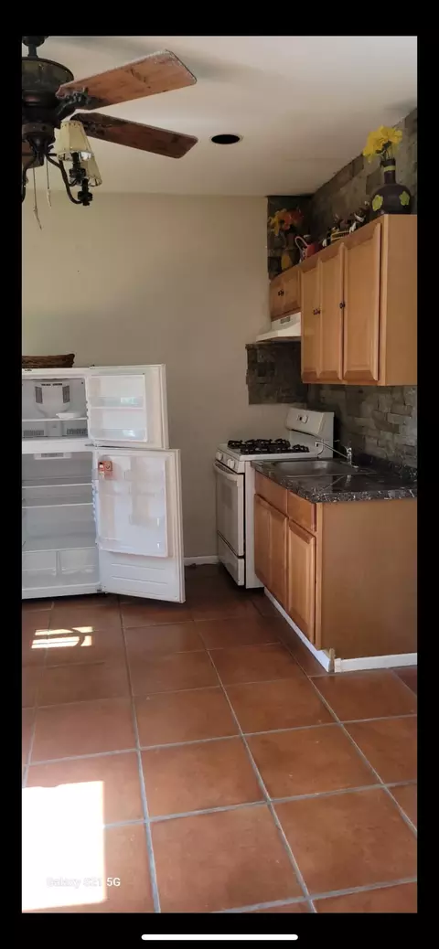 Kitchen - 31478 Robert Rd, Thousand Palms, CA 92276 photo 3 of 5