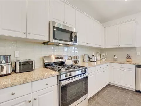 Kitchen - 82676 Burnette Dr, Indio, CA 92201 photo 1 of 6