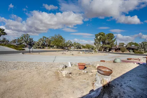 Exterior - 8687 Grand Ave, Yucca Valley, CA 92284 photo 6 of 15