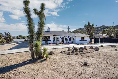 Exterior - 8687 Grand Ave, Yucca Valley, CA 92284 photo 5 of 15
