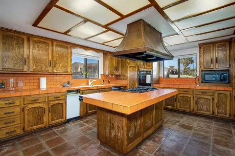 Kitchen - 8687 Grand Ave, Yucca Valley, CA 92284 photo 2 of 4