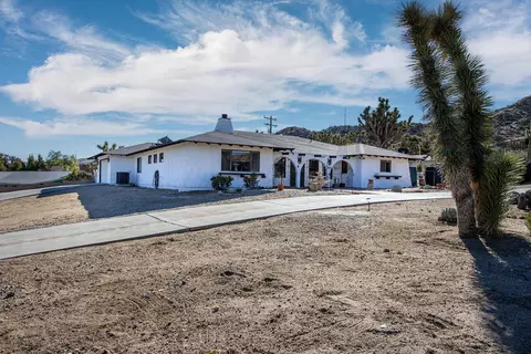 Exterior - 8687 Grand Ave, Yucca Valley, CA 92284 photo 4 of 15