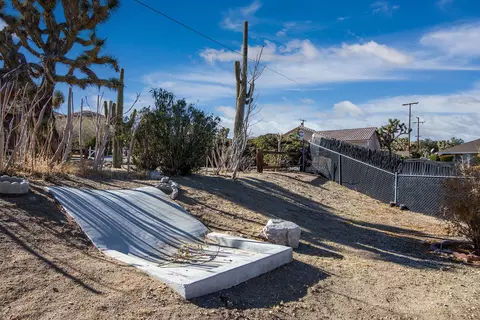 Exterior - 8687 Grand Ave, Yucca Valley, CA 92284 photo 13 of 15