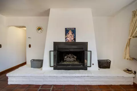 Living - 8687 Grand Ave, Yucca Valley, CA 92284 photo 2 of 3