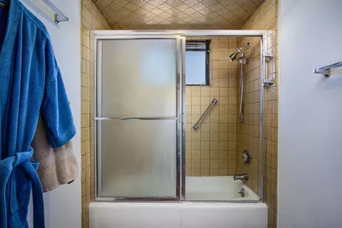 Bath - 8687 Grand Ave, Yucca Valley, CA 92284 photo 3 of 4