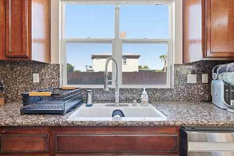 Kitchen - 81908 Villa Reale Dr, Indio, CA 92203 photo 5 of 6