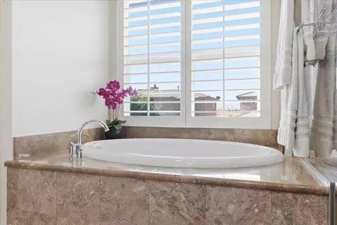 Bath - 81908 Villa Reale Dr, Indio, CA 92203 photo 2 of 5