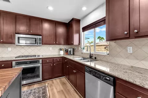 Kitchen - 41096 Maxwell Ct, Indio, CA 92203 photo 5 of 8