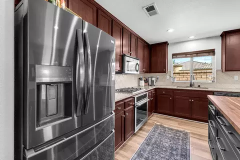 Kitchen - 41096 Maxwell Ct, Indio, CA 92203 photo 7 of 8
