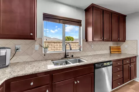 Kitchen - 41096 Maxwell Ct, Indio, CA 92203 photo 8 of 8