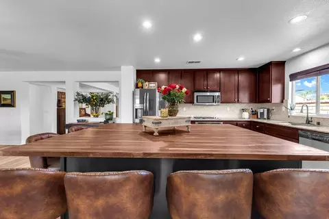 Kitchen - 41096 Maxwell Ct, Indio, CA 92203 photo 3 of 8