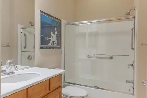 Bath - 41344 Calle Pampas, Indio, CA 92203 photo 2 of 3