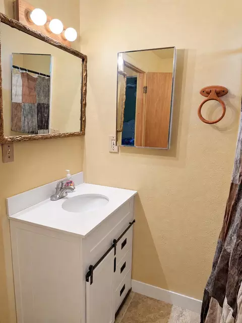 Bath - 4525 Kickapoo, Landers, CA 92285 photo 4 of 5