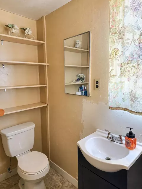 Bath - 4525 Kickapoo, Landers, CA 92285 photo 1 of 5