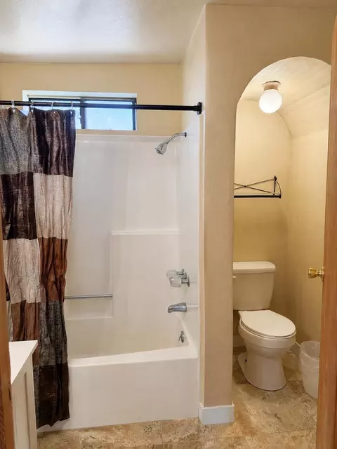 Bath - 4525 Kickapoo, Landers, CA 92285 photo 3 of 5