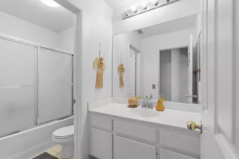 Bath - 230 Fox Mills Ln, Riverside, CA 92506 photo 2 of 3