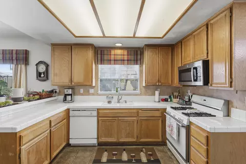 Kitchen - 230 Fox Mills Ln, Riverside, CA 92506 photo 2 of 2