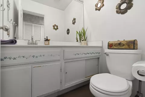 Bath - 230 Fox Mills Ln, Riverside, CA 92506 photo 3 of 3