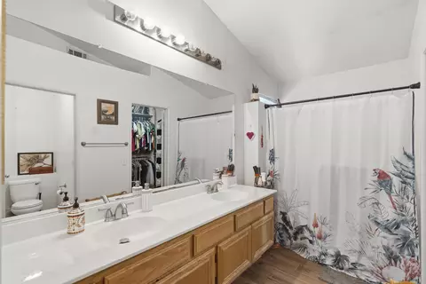 Bath - 230 Fox Mills Ln, Riverside, CA 92506 photo 1 of 3