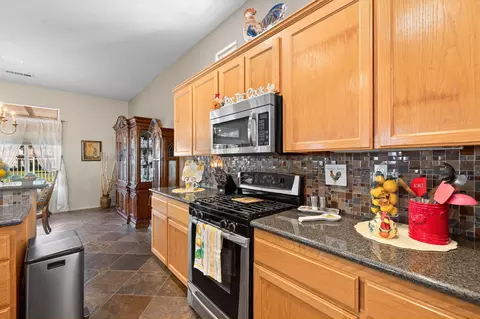 Kitchen - 49021 Heifitz Dr, Indio, CA 92201 photo 5 of 5