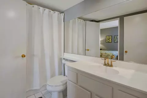 Bath - 45583 King Palm Dr, Indio, CA 92201 photo 2 of 2