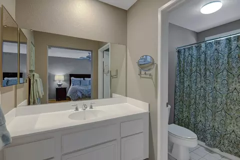 Bath - 45583 King Palm Dr, Indio, CA 92201 photo 1 of 2