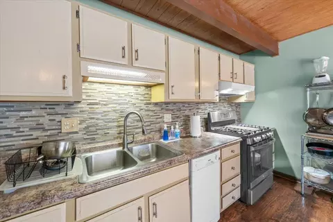 Kitchen - 112 E Mojave Blvd, Big Bear City, CA 92314 photo 2 of 2