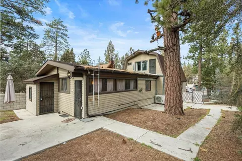 Exterior - 112 E Mojave Blvd, Big Bear City, CA 92314 photo 2 of 3